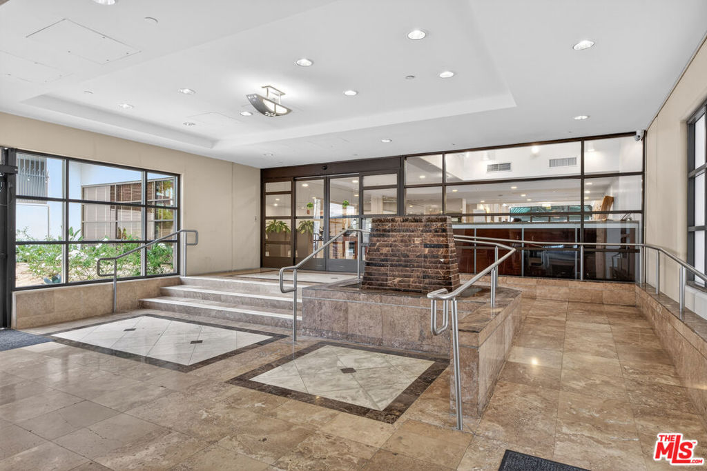 600 W 9th Street 1512