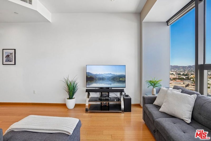 1100 Wilshire Boulevard 2105