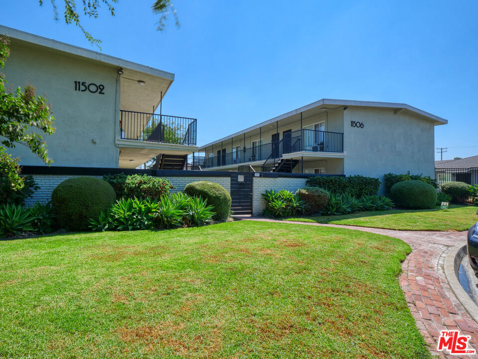 11502 11506 Adco Avenue