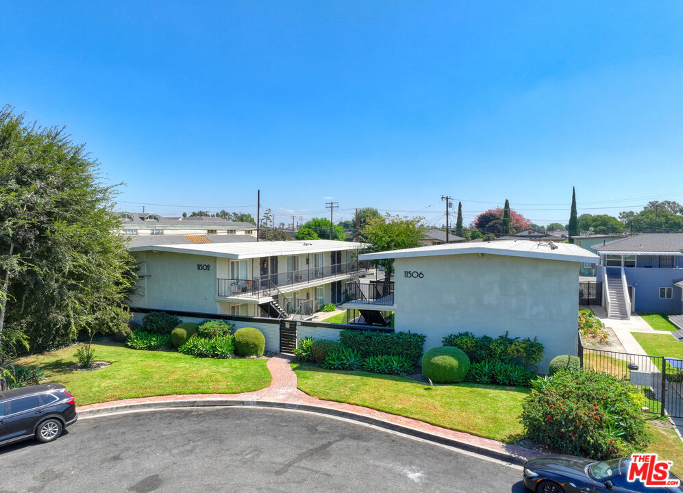 11502 11506 Adco Avenue
