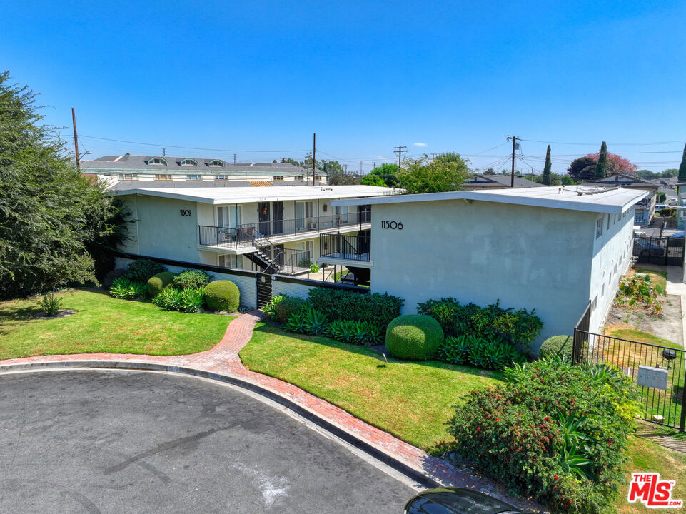 11502 11506 Adco Avenue