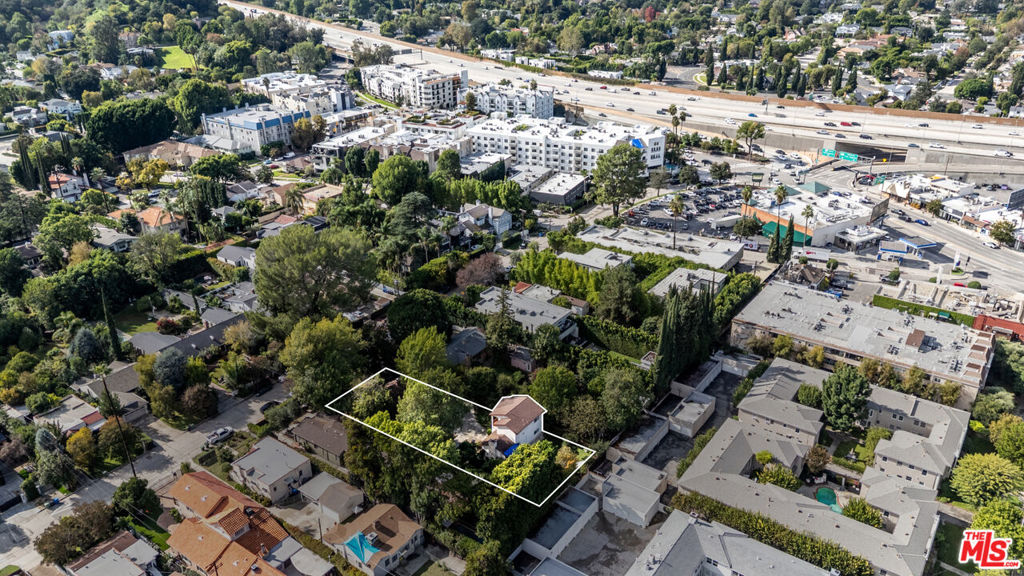 15217 Greenleaf Street