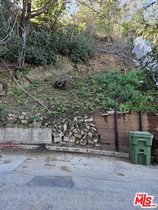 6893 Pacific View Drive