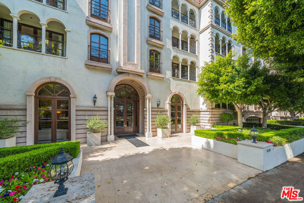 Properties 3 9249 Burton Way 302