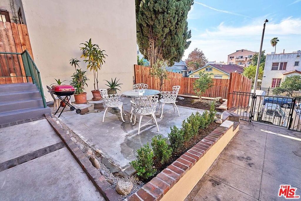 826 S Park View Street