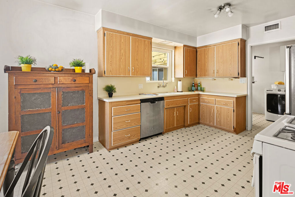 5849 W 76th Street