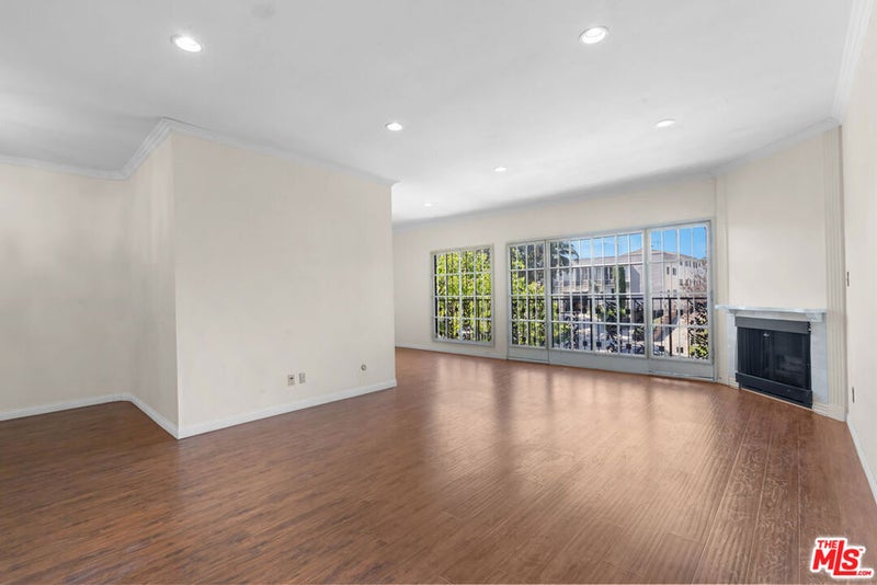 822 S Windsor Boulevard 102