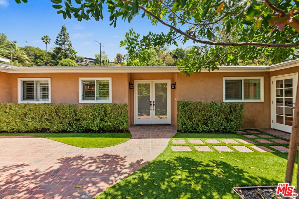 860 Bronze Lane