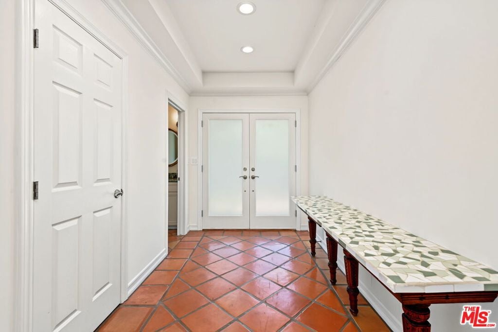860 Bronze Lane