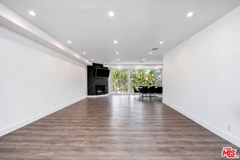 441 N Oakhurst Drive 304