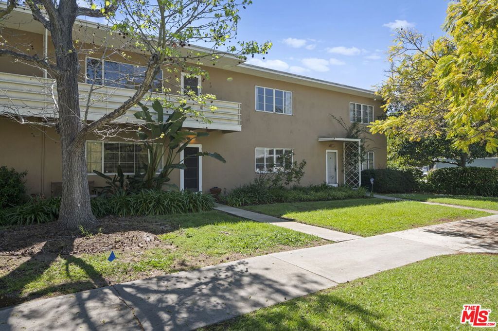 5464 Village Green