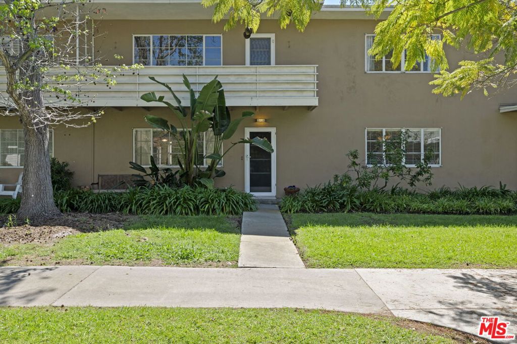 5464 Village Green