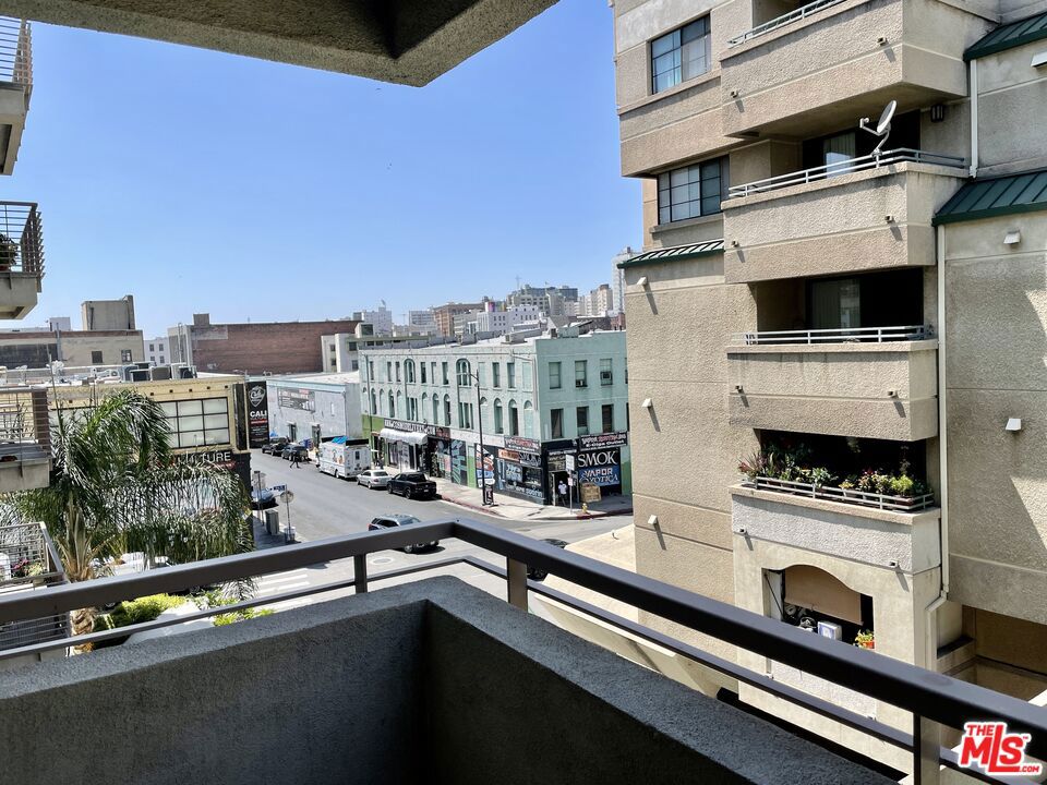 267 S San Pedro Street 306