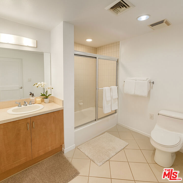 267 S San Pedro Street 306