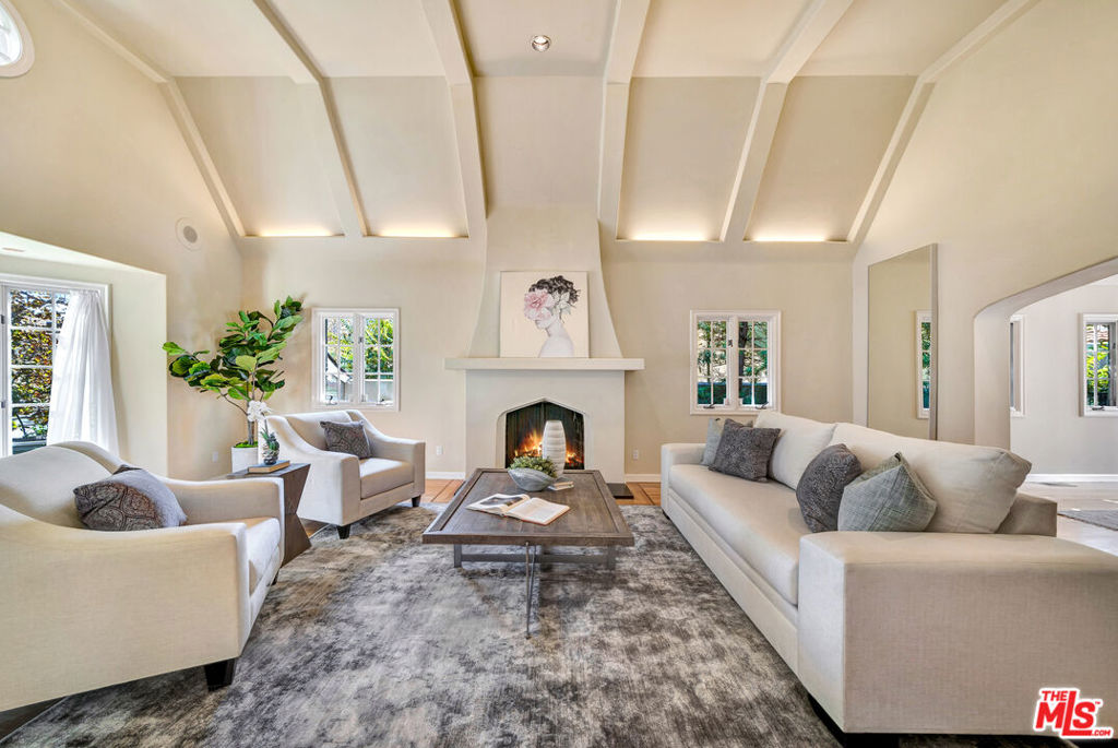 Properties 1 215 S Mccarty Drive