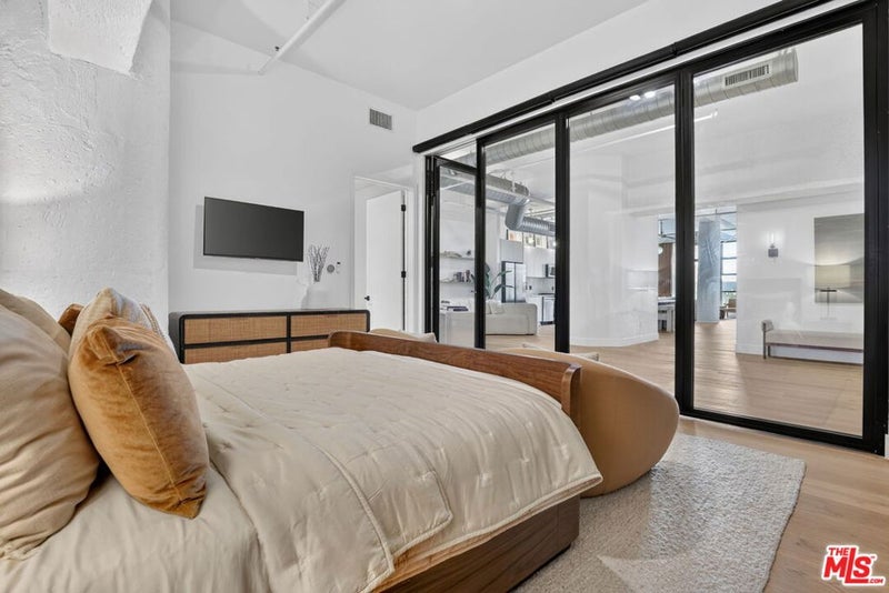 1645 Vine Street 411