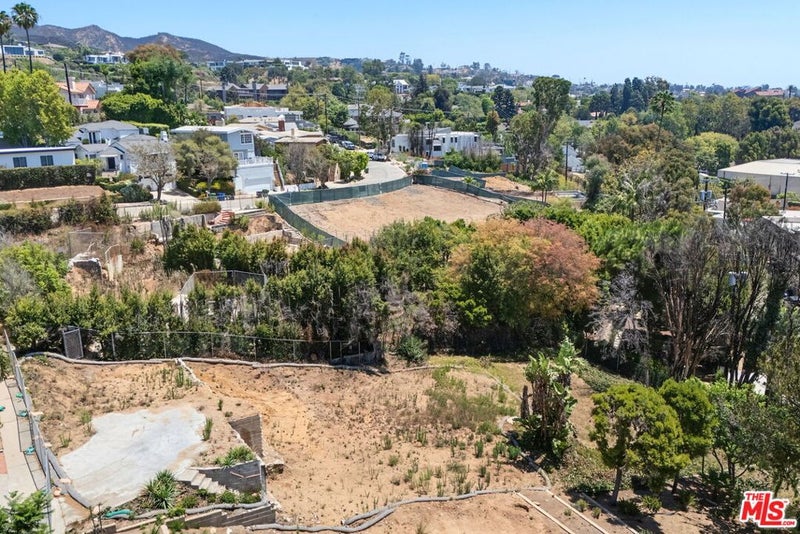 848 Las Lomas Avenue