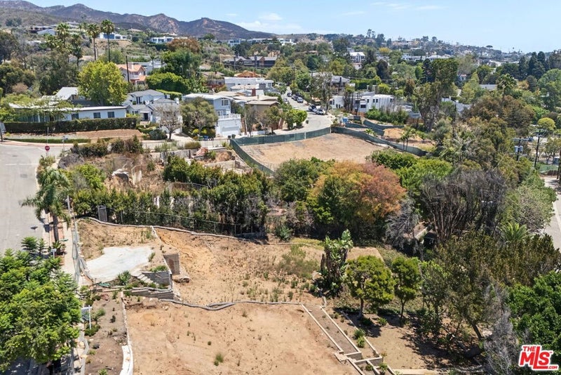 848 Las Lomas Avenue