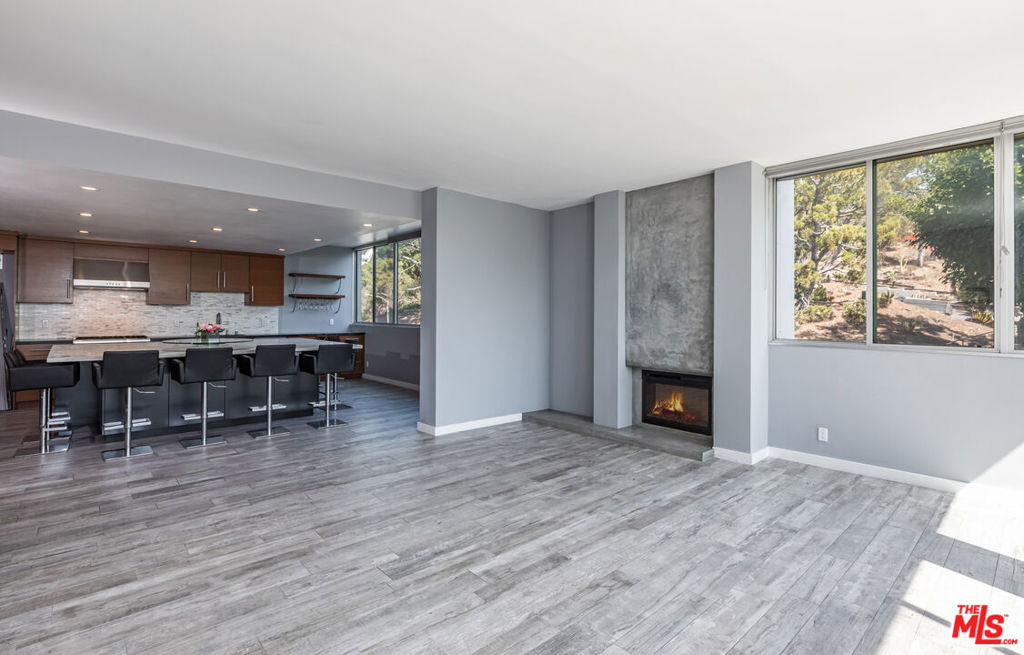 17352 W Sunset Boulevard 202