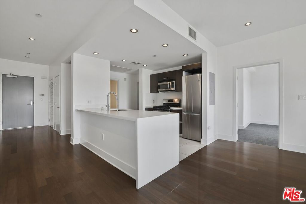 1700 Sawtelle Boulevard 210