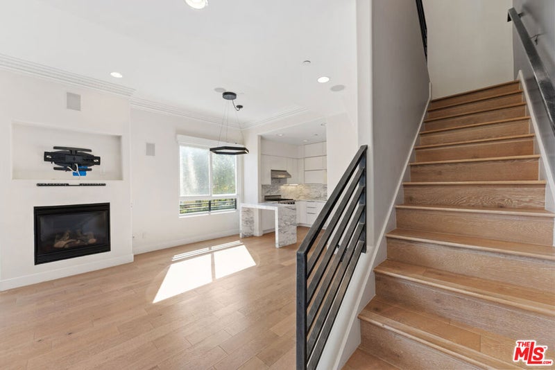 438 Arnaz Drive 106