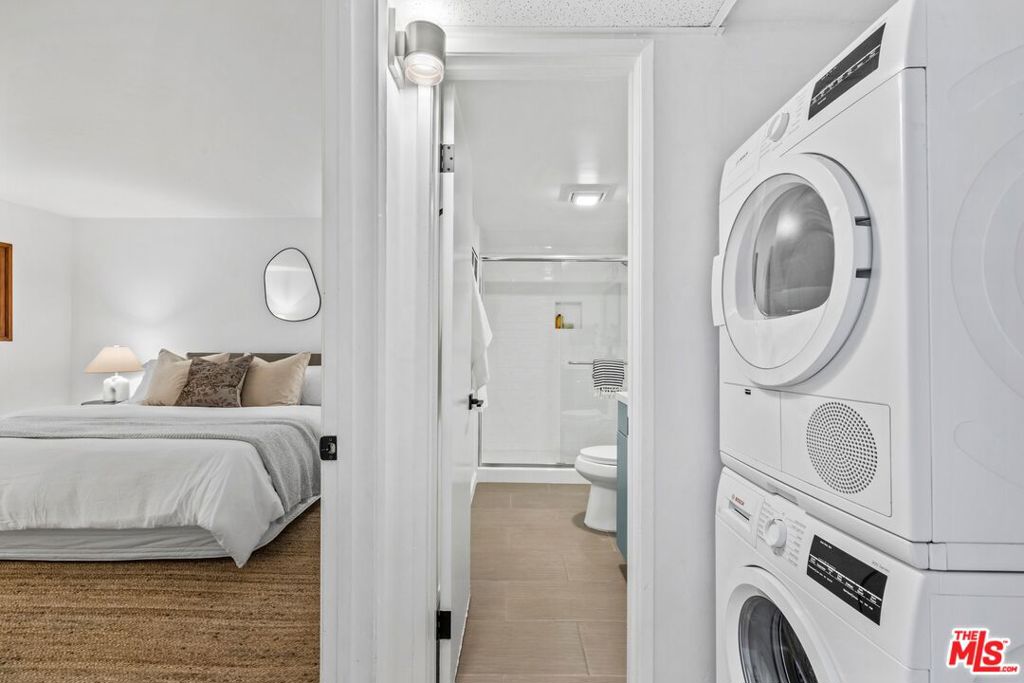 2700 E Cahuenga Boulevard 3204