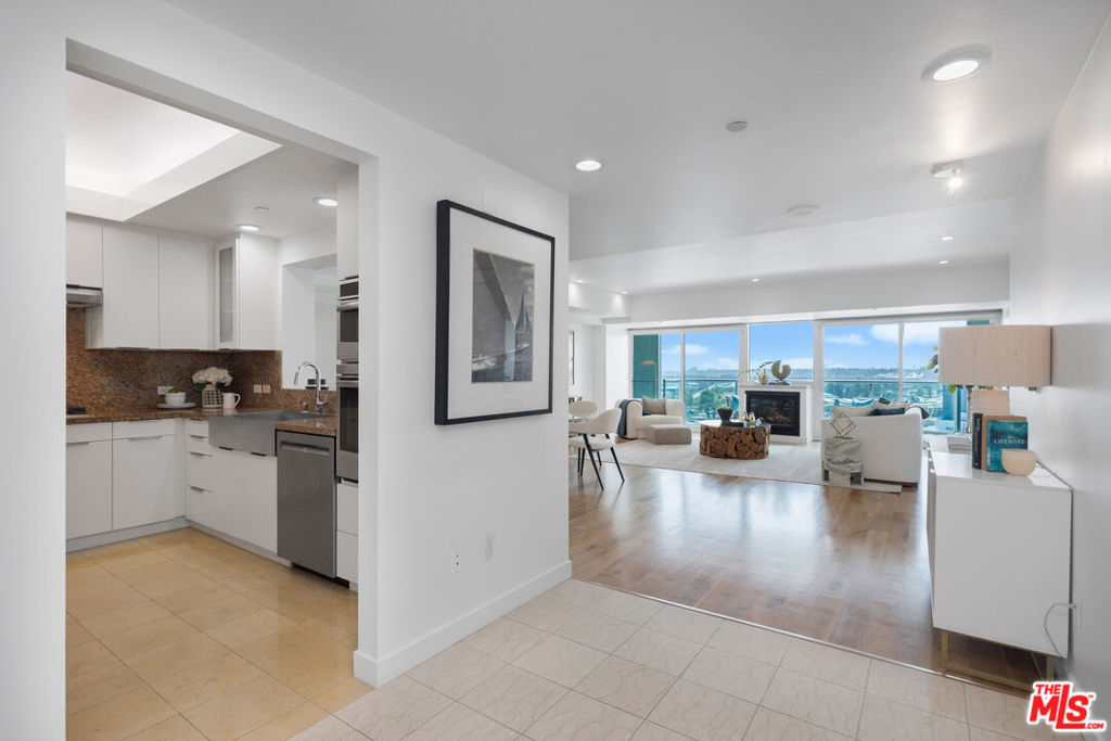 13600 Marina Pointe Drive 1507