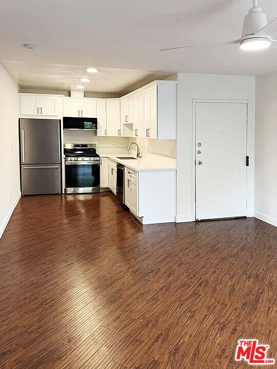 4506 Saugus Avenue 10