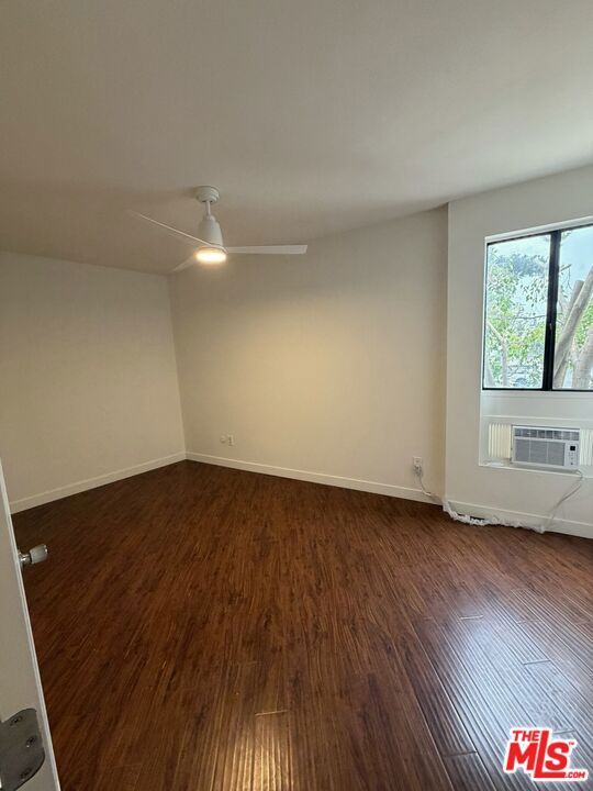 4506 Saugus Avenue 10