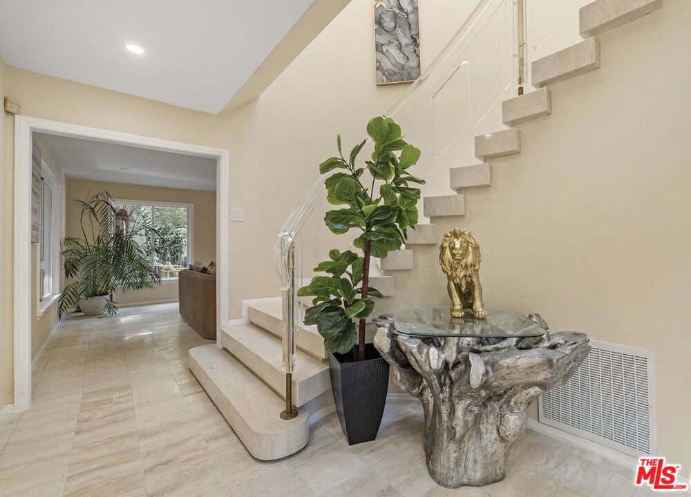 9213 Warbler Way