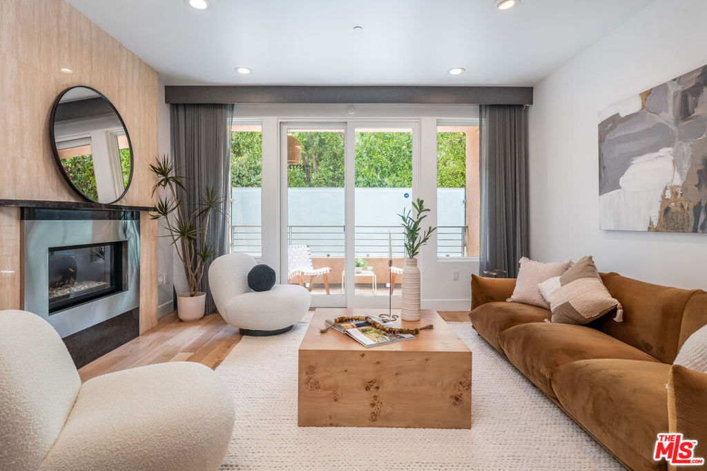 1318 S Roxbury Drive 118