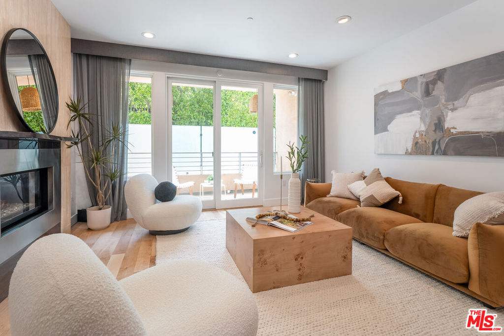 1318 S Roxbury Drive 118
