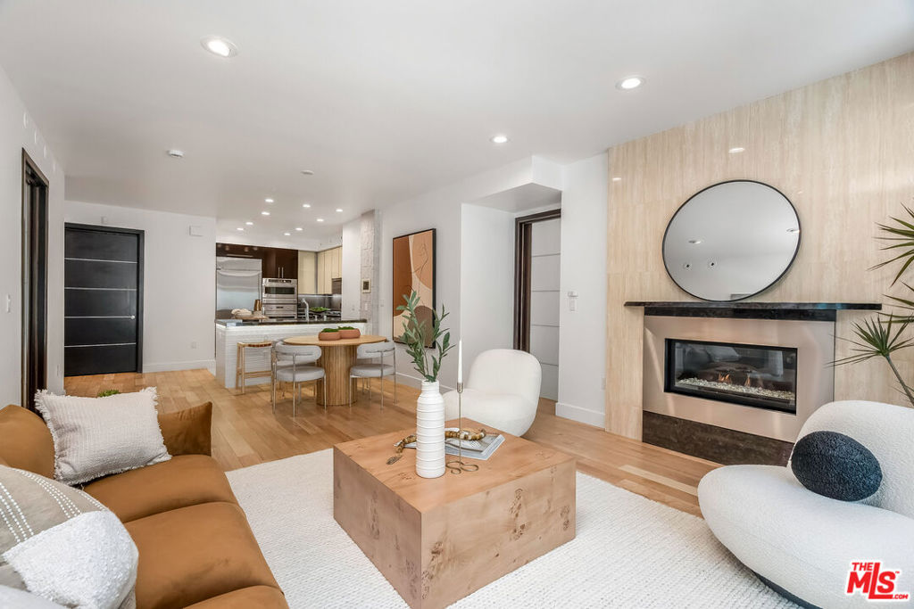 1318 S Roxbury Drive 118