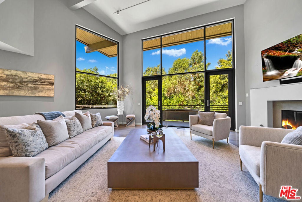 3386 Mandeville Canyon Road