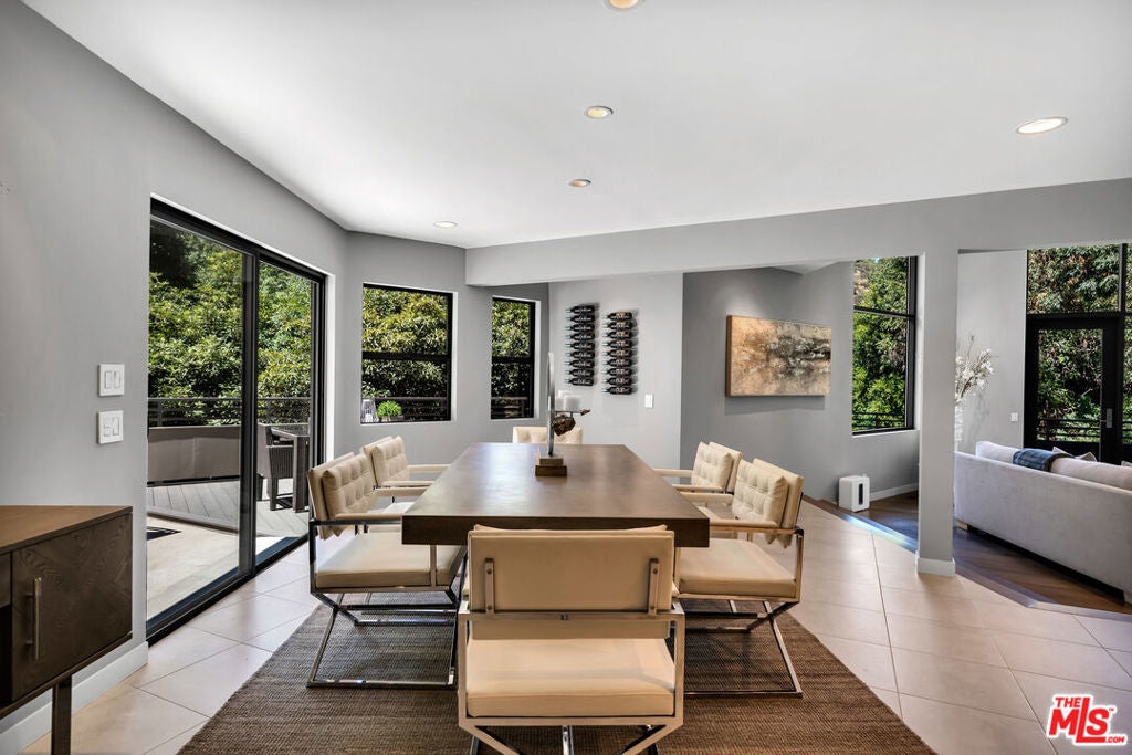 3386 Mandeville Canyon Road