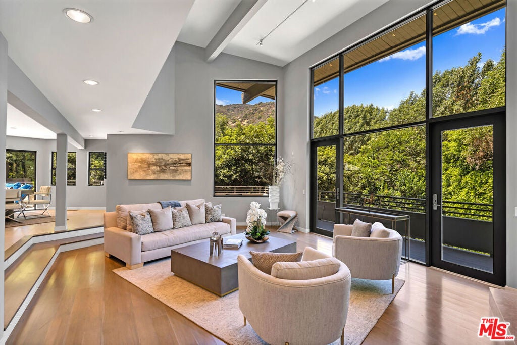 3386 Mandeville Canyon Road