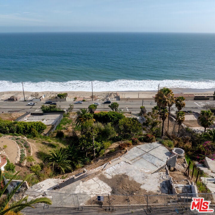 21400 Rambla Vista