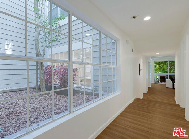 4346 Redwood Avenue A101
