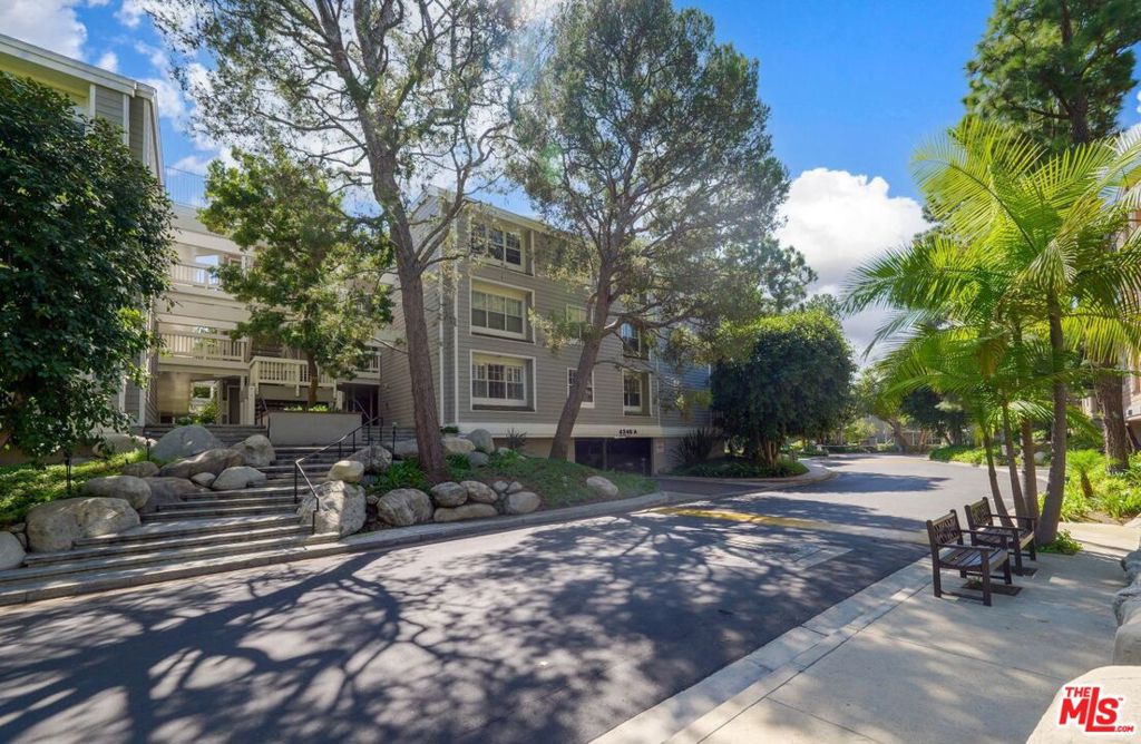 4346 Redwood Avenue A101