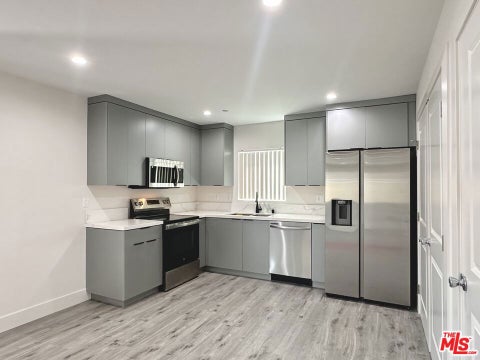 Photo of 11512 Oxford Avenue #F, Hawthorne, CA 90250 (MLS # 26845317)