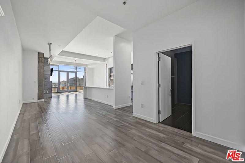 1111 S GRAND Avenue PH6