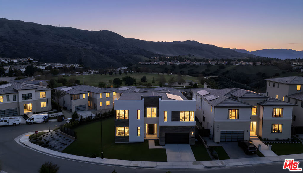 11862 N Hillsborough Lane