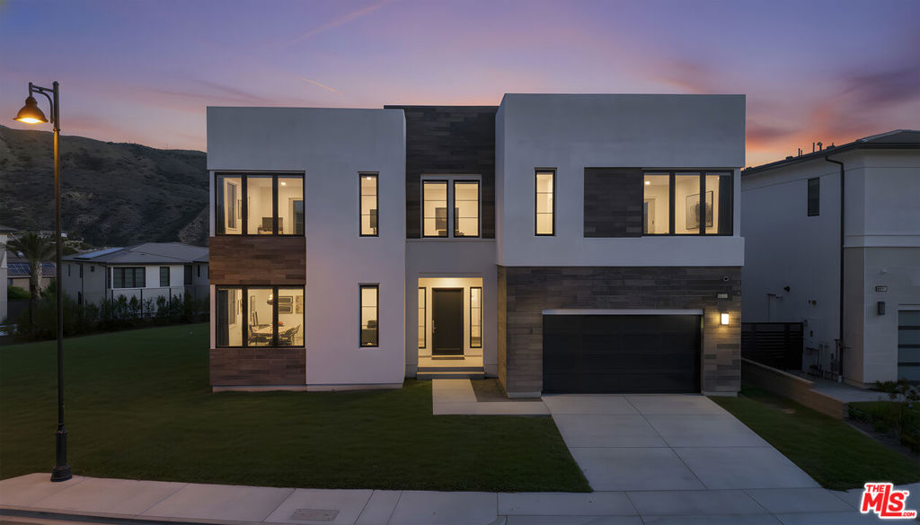 11862 N Hillsborough Lane