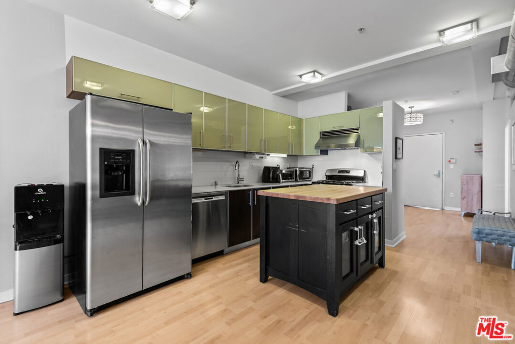 4215 Glencoe Avenue 302