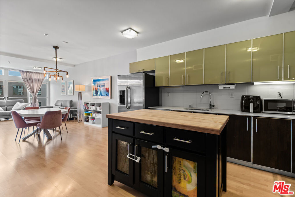 4215 Glencoe Avenue 302