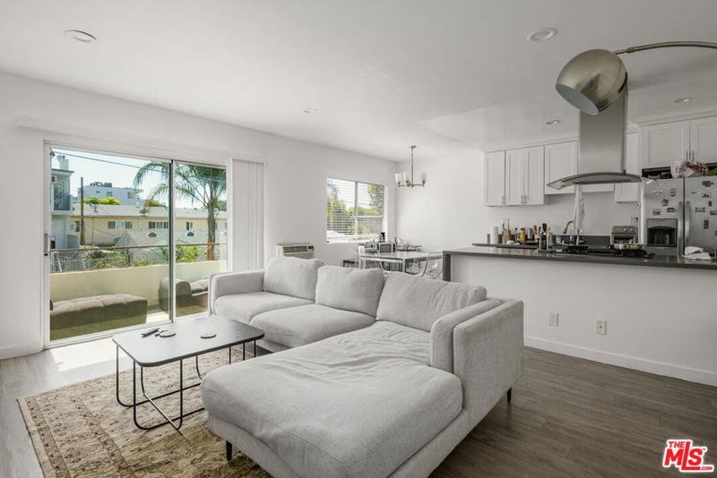 10225 Regent Street