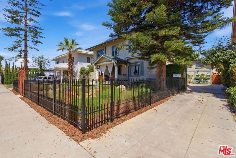 2624 Van Buren Place