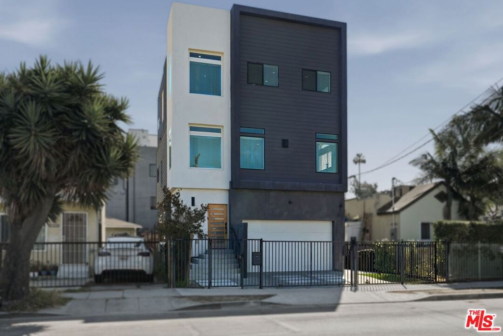 1642 S Rimpau Boulevard