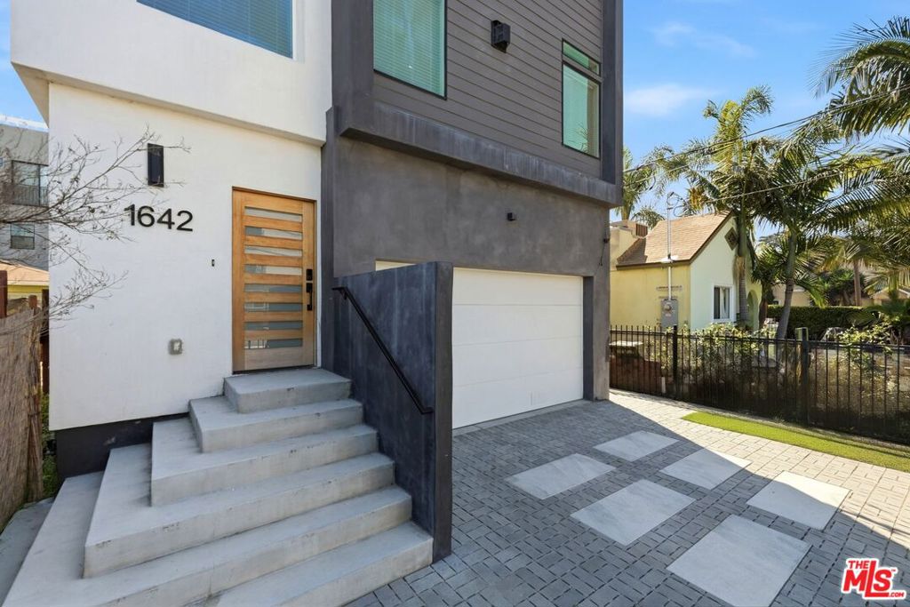 1642 S Rimpau Boulevard