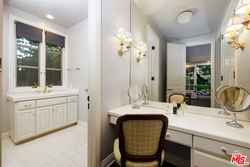 Montecito, California 93108, United States, 2 Bedrooms Bedrooms, ,4 BathroomsBathrooms,Residential,Active,186398